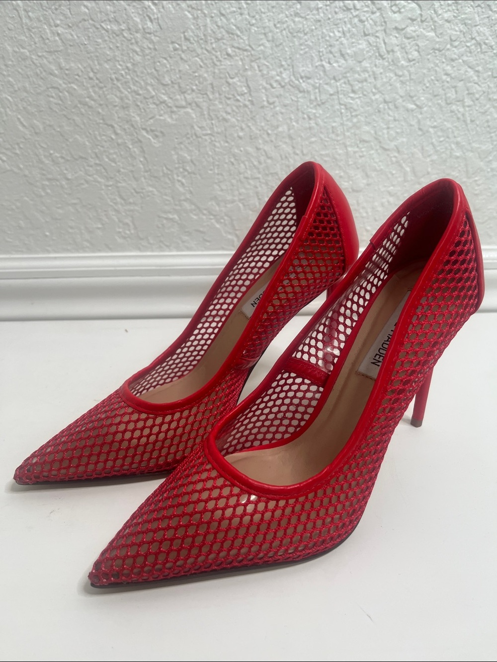 Steve Madden Red Mesh Stiletto Pumps Sz 8.5 - Picture 1 of 5